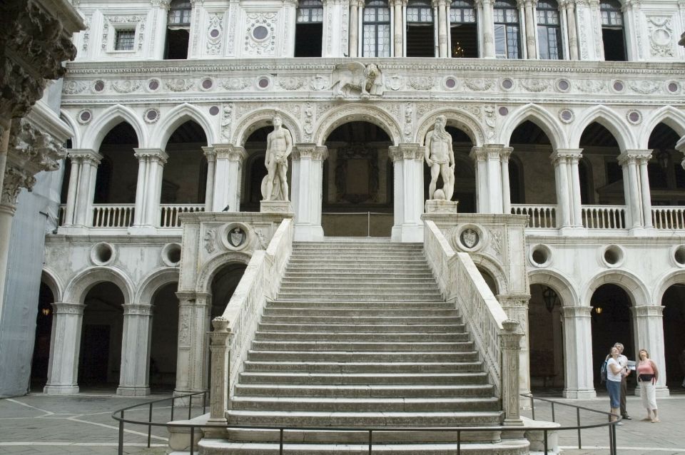 Venice: Doge's Palace & St. Mark's Basilica Tour - Meeting point and how the 3-hour loop really works