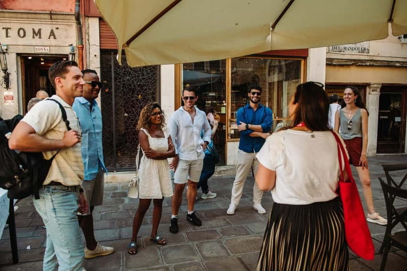 Venice: Eat & Drink Like a Local – Evening Cicchetti Tour - Stop-by-stop: what you’ll actually eat and sip