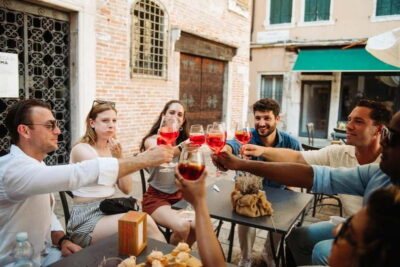 Venice: Eat & Drink Like a Local – Evening Cicchetti Tour - Your 3-hour evening route: bacari, canalside wine bars, and gelato on the deck