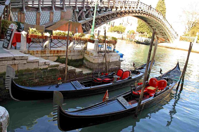 Venice: Enchanting City Walk & Majestic Gondola Glide! - Why this 3:00 pm Venice walk plus gondola combo makes sense
