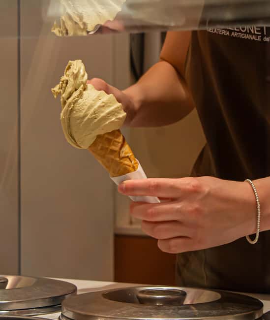 Venice: Food Tasting Tour with Cicchetti and Wine - Group size, pace, and what to wear