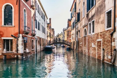 Venice: Food Tasting Tour with Cicchetti Dishes and Wine - The food-and-wine rhythm: what a “cicchetti bar” experience really means