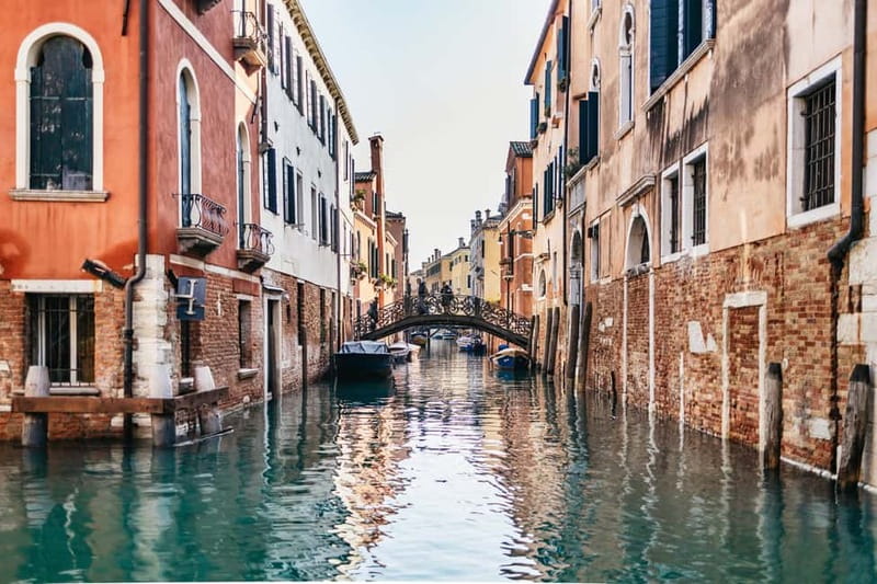 Venice: Food Tasting Tour with Cicchetti Dishes and Wine - The food-and-wine rhythm: what a “cicchetti bar” experience really means