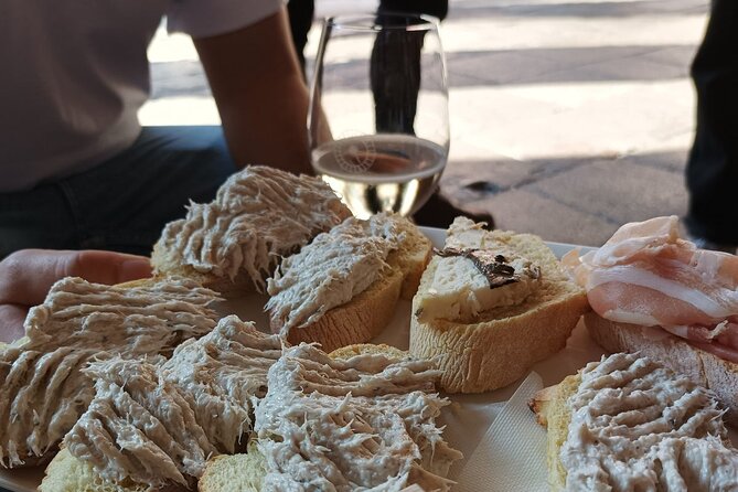 Venice Food Tour - Stop style: how the night flows through wine, cicchetti, and gourmet bites