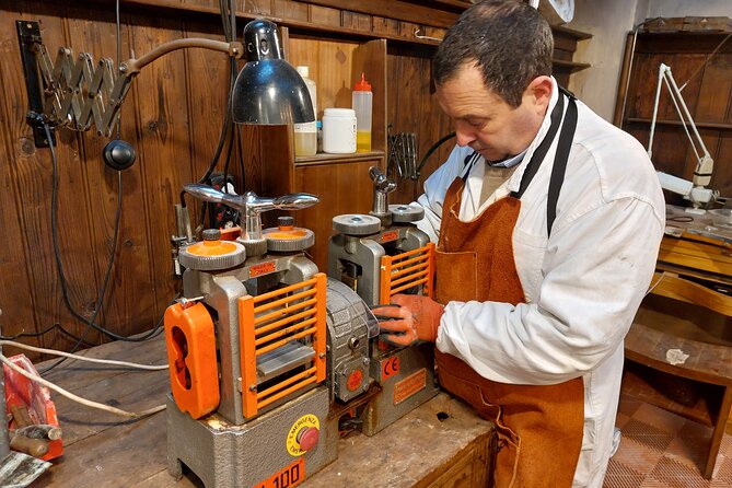 Venice : Goldsmith's Workshop - Make Your Own Ring in 925 Silver - Group Size and the Private Session Advantage