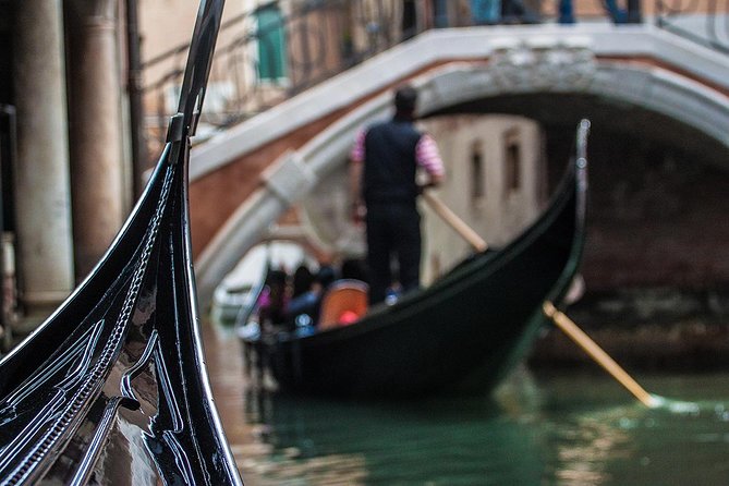 Venice Gondola Experience - What a 30-Minute Gondola Ride Feels Like (Shared, Scheduled, and Realistic)