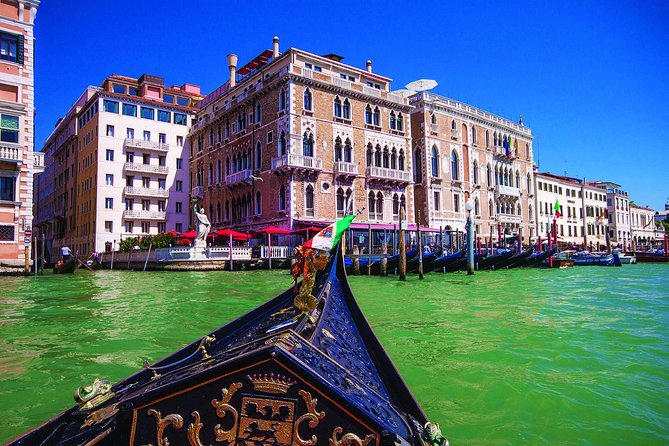 Venice Gondola Experience - Onboard Experience: Gondoliers, Seating, and Canal Traffic