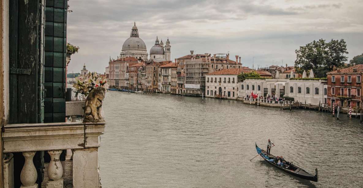 Venice: Gondola Ride and a Gala Dinner in a Venetian Palace - Private gondola on the Grand Canal: palaces, bridges, and an ending in the dark