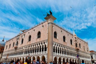 Venice: Gondola Ride and Skip the Line Doge's Palace Tour - From Calle Larga de l’Ascensione to San Moisè: Getting Started Smoothly