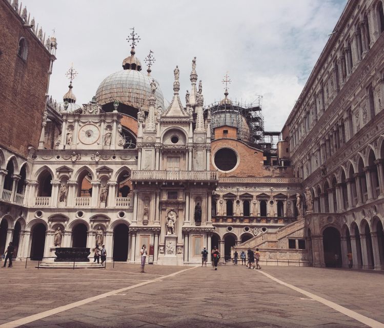 Venice: Gondola Ride and Skip the Line Doge's Palace Tour - Bridge of Sighs and the Prisons: What You See When the Story Turns