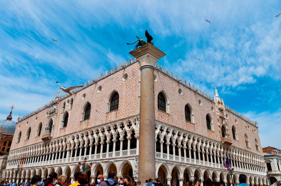 Venice: Gondola Ride and Skip the Line Doge's Palace Tour - From Calle Larga de l’Ascensione to San Moisè: Getting Started Smoothly