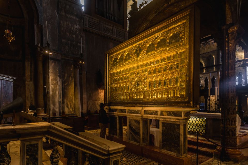 Venice: Gondola Ride & Guided Tour of St. Mark's Basilica - The Grand Canal gondola ride: named landmarks from the water