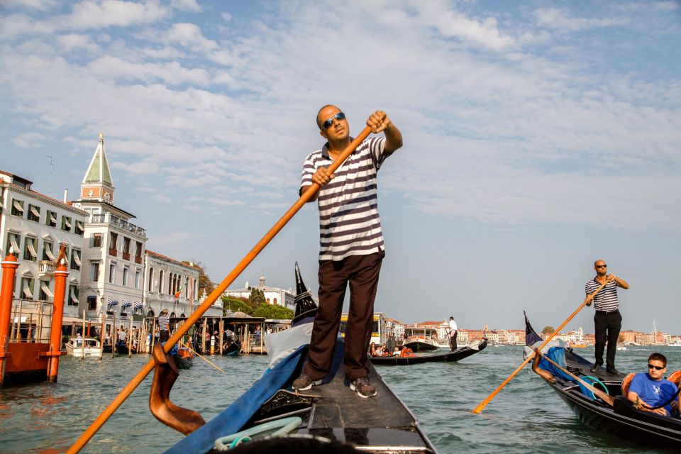 Venice: Gondola Ride with Live Guide or Audio Guide - Choose Your Listening Style: Live Guide Onboard vs App Audioguide