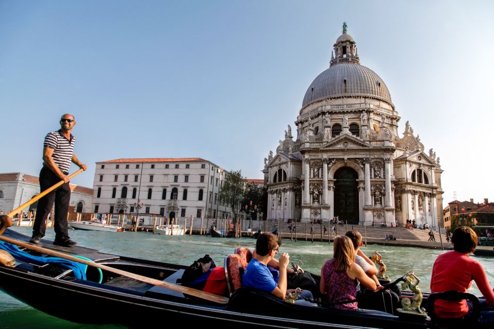 Venice: Gondola Ride with Live Guide or Audio Guide - Group Reality: Economy Splits and Ride Atmospheres