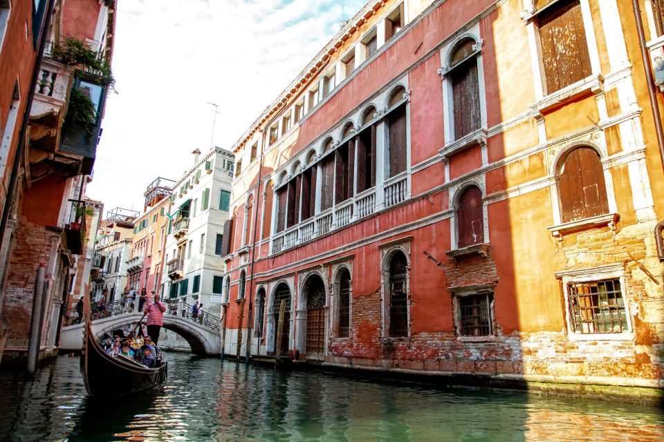 Venice: Gondola Ride with Live Guide or Audio Guide - Timing, Meeting Point, and How Not to Lose Time in Venice