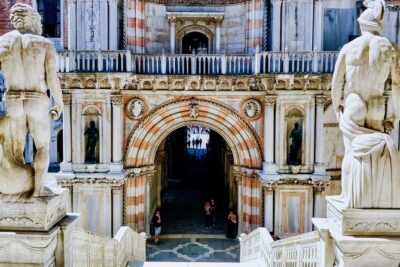 Venice Gondola ride with Skip the Line Doge's Palace tour - Where to Meet at Calle Larga de l’Ascension (and Why It Can Feel Chaotic)