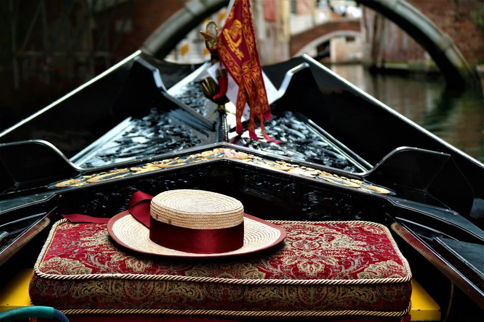 Venice: Grand Canal by Gondola with Live Commentary - What to bring so nothing gets annoying
