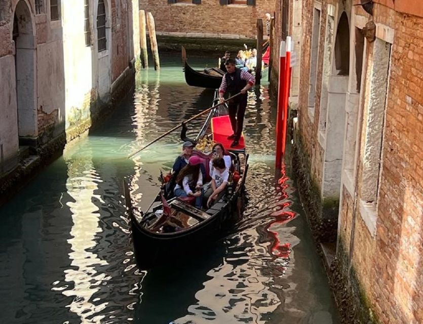 Venice: Grand Canal by Gondola with Live Commentary - Peggy Guggenheim to Santa Maria della Salute: two very different moods