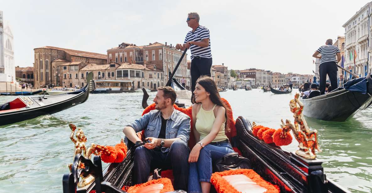Venice: Grand Canal Gondola Ride with App Commentary - The 15-minute gondola intro walk in plain Venice water-terms