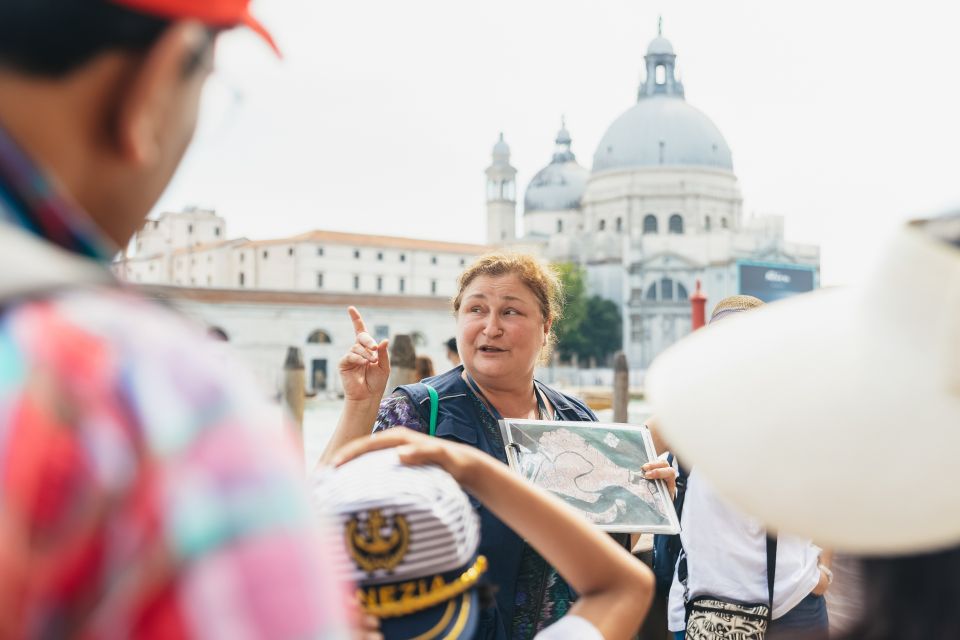 Venice: Grand Canal Gondola Ride with App Commentary - Gondola Gallery and VR: a history lesson without taking your whole day