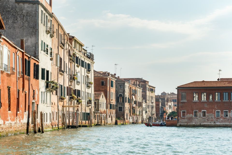 Venice: Grand Canal Private Boat Trip - Boat comfort and photo strategy: where to stand, where to sit, and what to bring