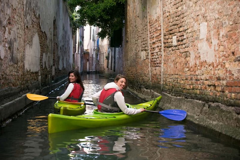 Venice: Guided Canal Kayak Tour at Day, Night, or Sunset - Venetian Rowing and the safety briefing: where confidence gets built