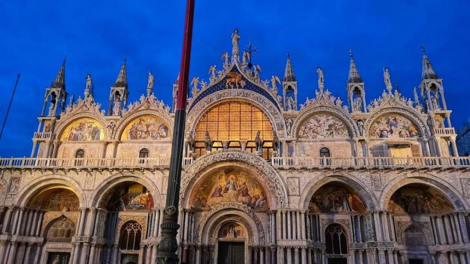 Venice: Guided Night Walking Tour & Saint Mark's Basilica - Key things I’d bet on