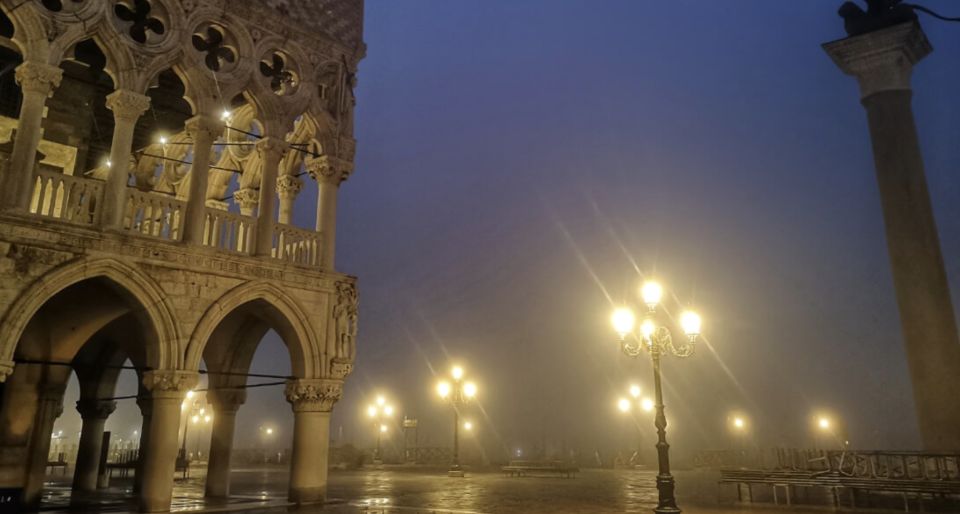 Venice: Guided Night Walking Tour & Saint Mark's Basilica - St. Mark’s Basilica by Night: The Crowd Advantage