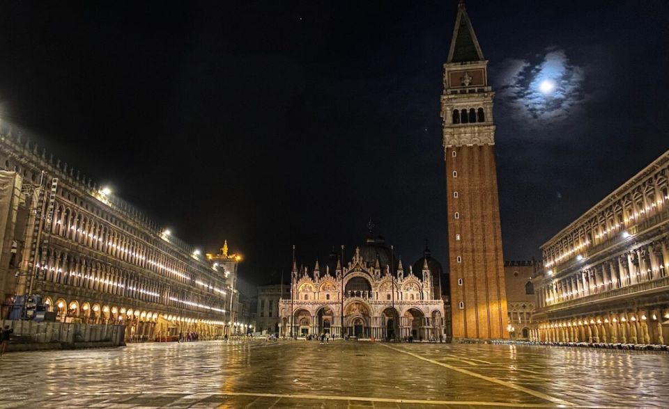 Venice: Guided Night Walking Tour & Saint Mark's Basilica - How the Tour Works With a Small Group