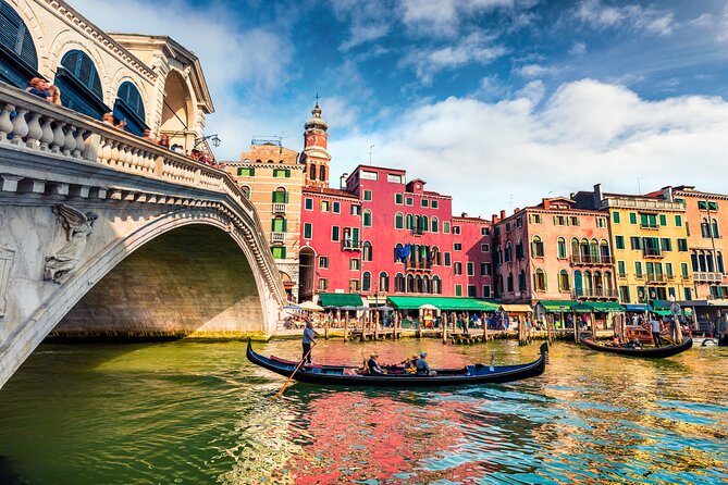 Venice: Hidden Gems Walking Tour with a Local Guide - A narrow street detour, plus a close-up look at local Venice life