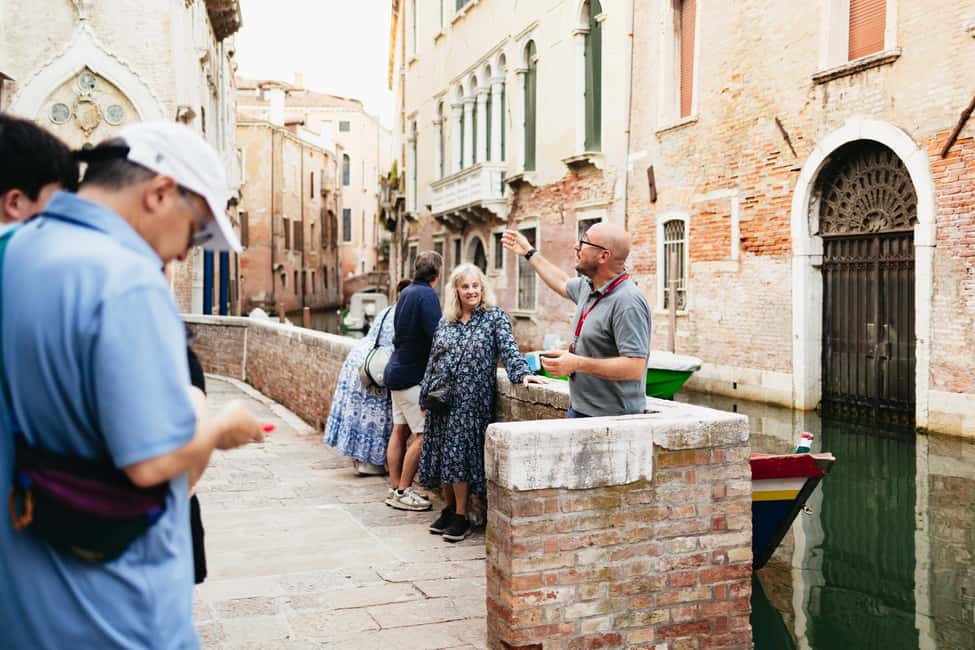 Venice: Highlights and Hidden Gems Night Walking Tour - Your 90-minute flow: from meeting point to canal reflections