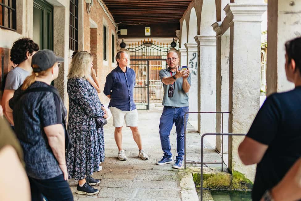 Venice: Highlights and Hidden Gems Night Walking Tour - Photo time in low light: what to aim for on this walk