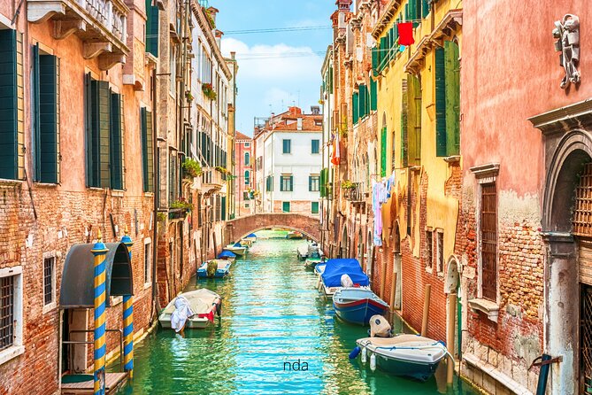 Venice Highlights Self Guided Scavenger Hunt and Walking Tour - St Mark’s Square: letting the scale hit, with a game guiding you through