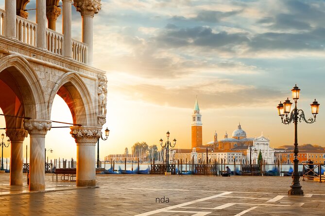 Venice Highlights Self Guided Scavenger Hunt and Walking Tour - Starting point at Frari: how Basilica S. Maria Gloriosa dei Frari sets the tone