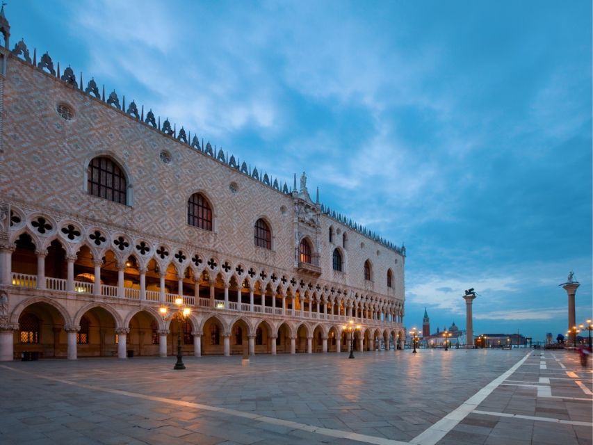 Venice: Highlights with Local Private Walking Tour & Gondola - The walking route: how the first part sets up the gondola
