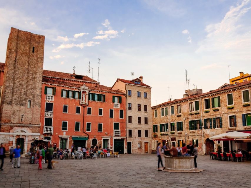 Venice: Highlights with Local Private Walking Tour & Gondola - Duration and pacing: 2.5 hours is short, so it has focus