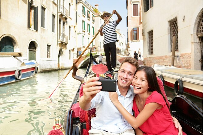 Venice Highlights with Local: Private Walking Tour & Gondola Ride - Where the tour starts: Campo San Luca and a fast Venice orientation