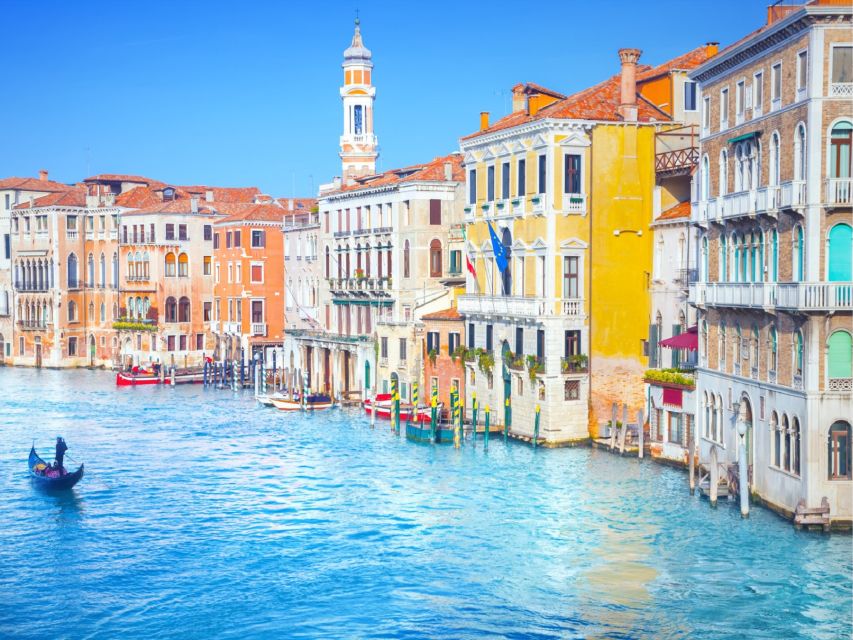 Venice: Highlights with Local Private Walking Tour & Gondola - Meeting point near the central train station (and how to avoid stress)