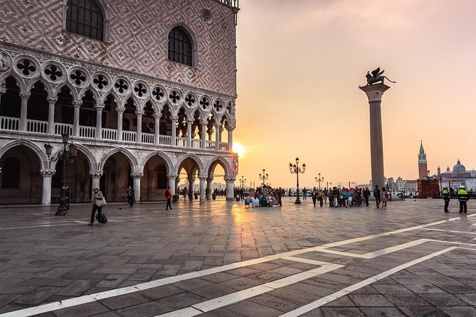 Venice in a Day: The Main Highlights of the City - The morning start at the Torre dell’Orologio clock tower