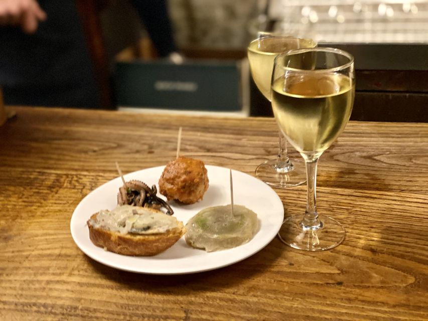 Venice: Jewish Ghetto and Cannaregio Food and Wine Tour - Starting at Gam Gam Kosher and getting your bearings in Cannaregio