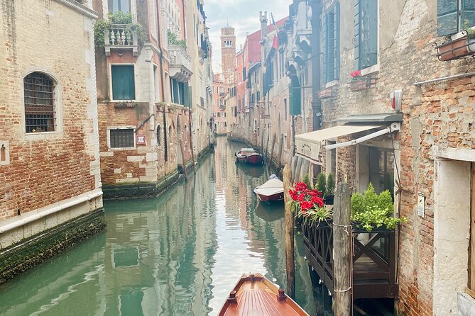 Venice: Jewish Ghetto & Cannaregio Area Food Tour: Pasta Wine Gelato and More! - Drinks: wine included, and non-drinkers have options