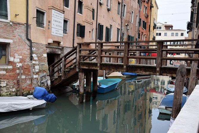 Venice: Jewish Ghetto Walking Tour with Synagogues Visit - Cannaregio and the Jewish quarter edges: signs, daily life, and small surprises