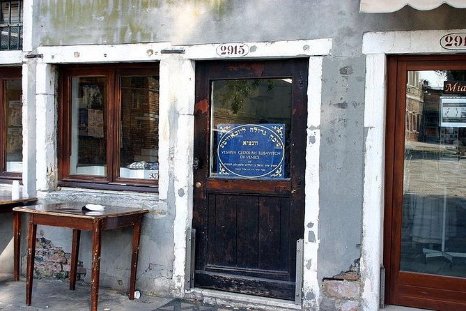 Venice: Jewish Ghetto Walking Tour with Synagogues Visit - Campo del Ghetto Nuovo: the 1516 island story and bas-reliefs you’ll actually notice