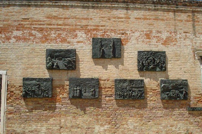 Venice: Jewish Ghetto Walking Tour with Synagogues Visit - Spanish Synagogue and Levantine Synagogue: inside access and how to handle the dress code