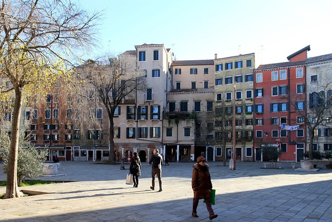 Venice: Jewish Ghetto Walking Tour with Synagogues Visit - Starting at Campo di Ghetto Nuovo: get your bearings fast