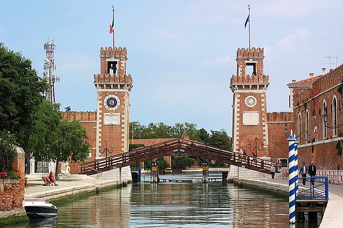 Venice Lagoon Private Boat Tour with Prosecco aperitif - Comfort on a Restored Wooden Motorized Sailboat