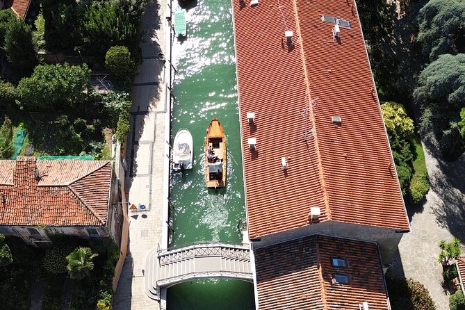 Venice Lagoon Tour with Historic Venetian Boat - Why a Historic Venetian Boat Feels Better Than Gondolas