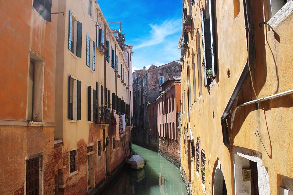 Venice: Morning Walking Tour - What makes the guide + headsets a big deal