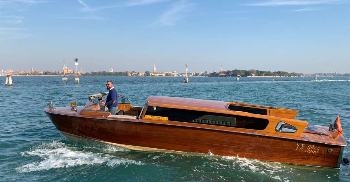 Venice: Murano and Burano Half-Day Boat Tour - Meeting your guide: what makes a difference in the day