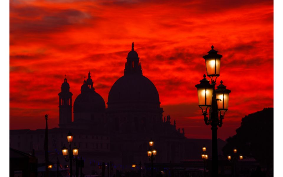 Venice: Mysterious Tales of Ghosts and Murders - Starting in Campo San Bartolomio by the Farmacia